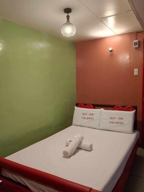 Standard Double Room | Desk - WJV INN PALAWAN (Liloan)