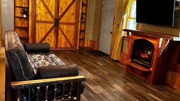 Televisión y chimenea