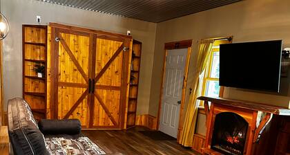 The Bunkhouse, cozy studio in adorable Ladysmith. Escape to the Northwoods!