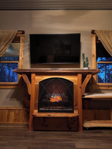 The Bunkhouse, cozy studio in adorable Ladysmith. Escape to the Northwoods!