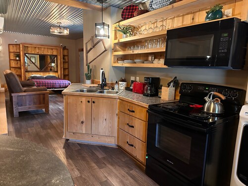 The Bunkhouse, cozy studio in adorable Ladysmith. Escape to the Northwoods!