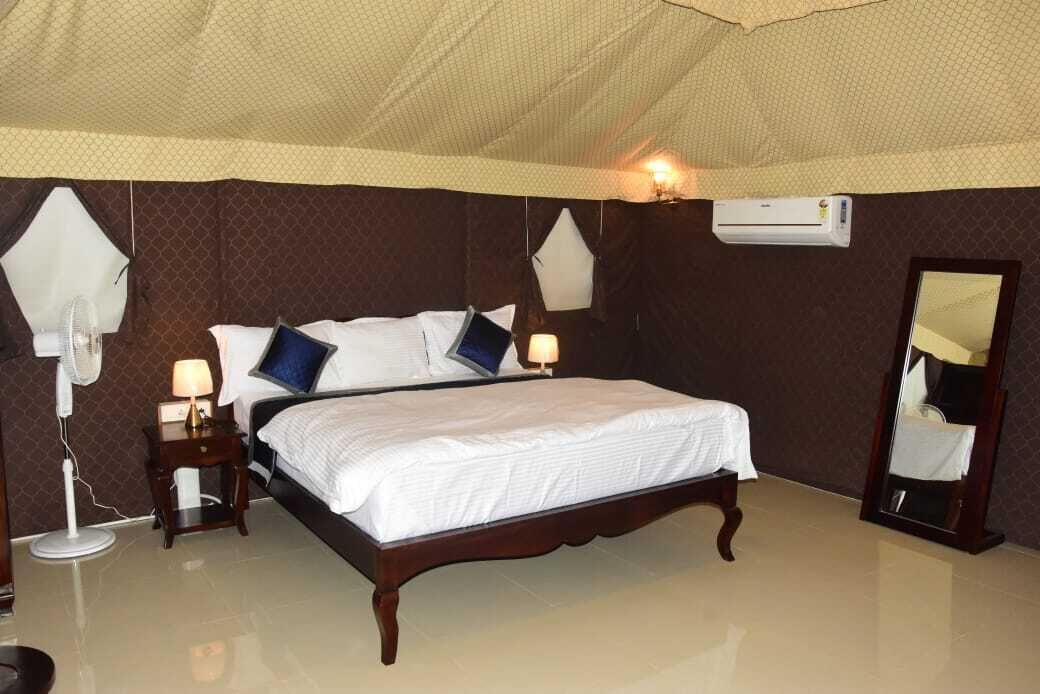 Bureau, espace de travail pour ordinateur portable