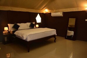 Luxury Cottage | Desk, laptop workspace - Riyasat Panthera (Bali)