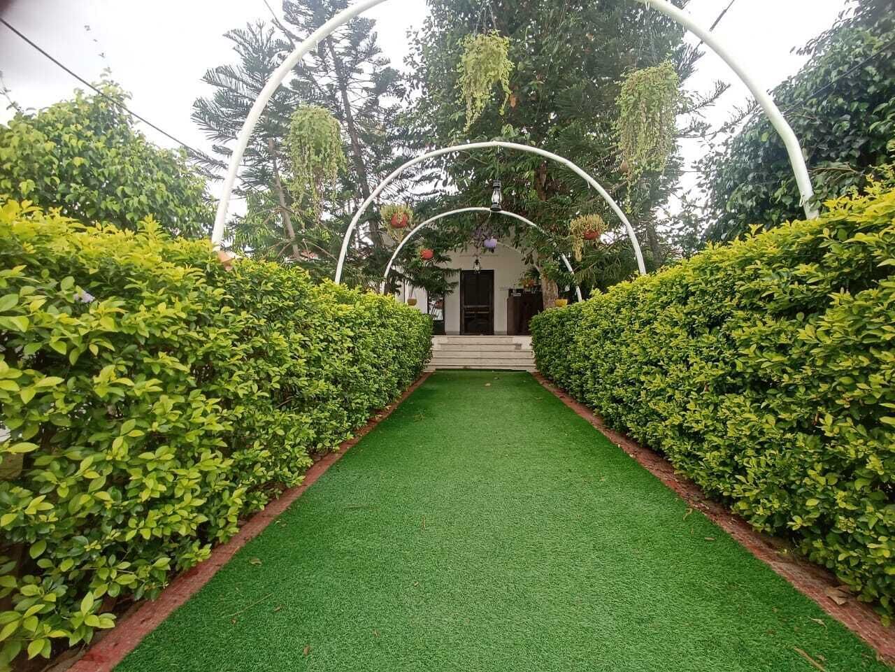 Vista frontal de la propiedad