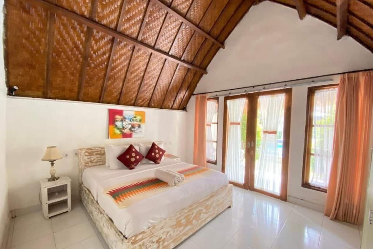 Bungalow, Balcony, Pool View | Soundproofing, free WiFi