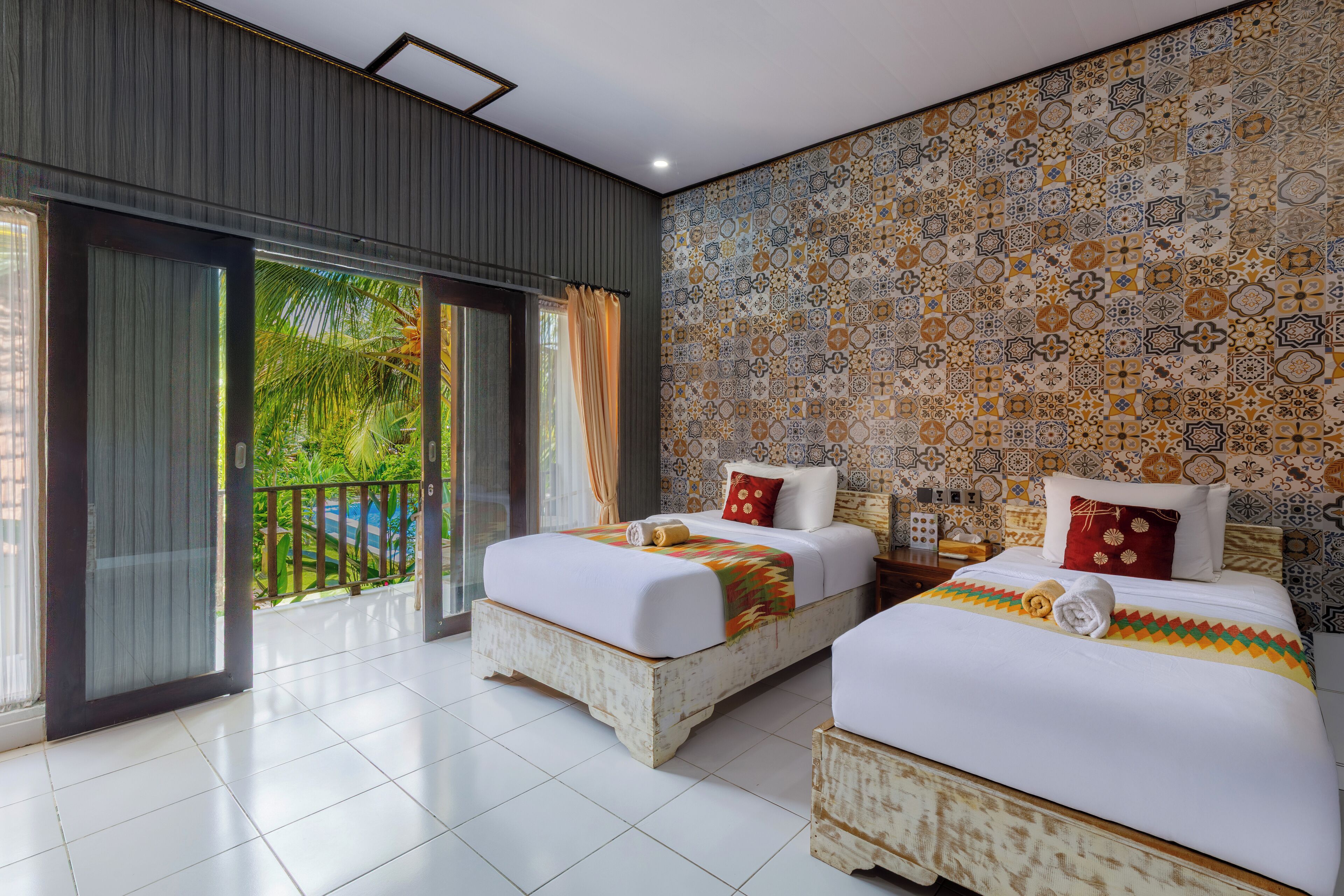 Superior-Zweibettzimmer, Balkon, Blick auf den Innenhof | Schallisolierte Zimmer, kostenloses WLAN, Bettwäsche