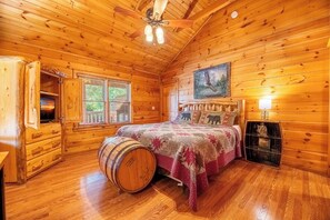 2 soverom, skrivebord, strykejern/-brett og wi-fi (inkludert)