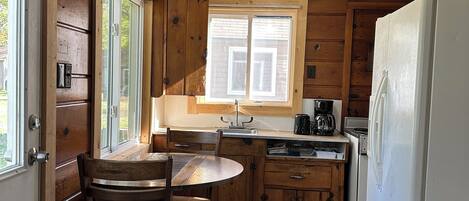 Four Ă micro-ondes, un four, surface de cuisson