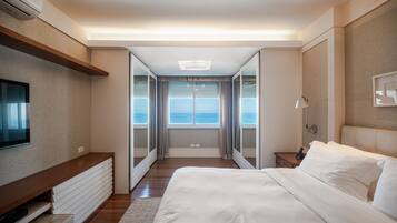 Apartment | In-room safe, blackout drapes, iron/ironing board, free WiFi