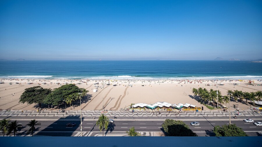 Copacabana – Av. Atlântica | 3 suítes, Vista Mar, 1 min praia de Copacabana - por Casapē Rio