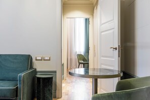 Suite | Minibar, in-room safe, desk, laptop workspace - Hotel Villa Viridia (Venice)