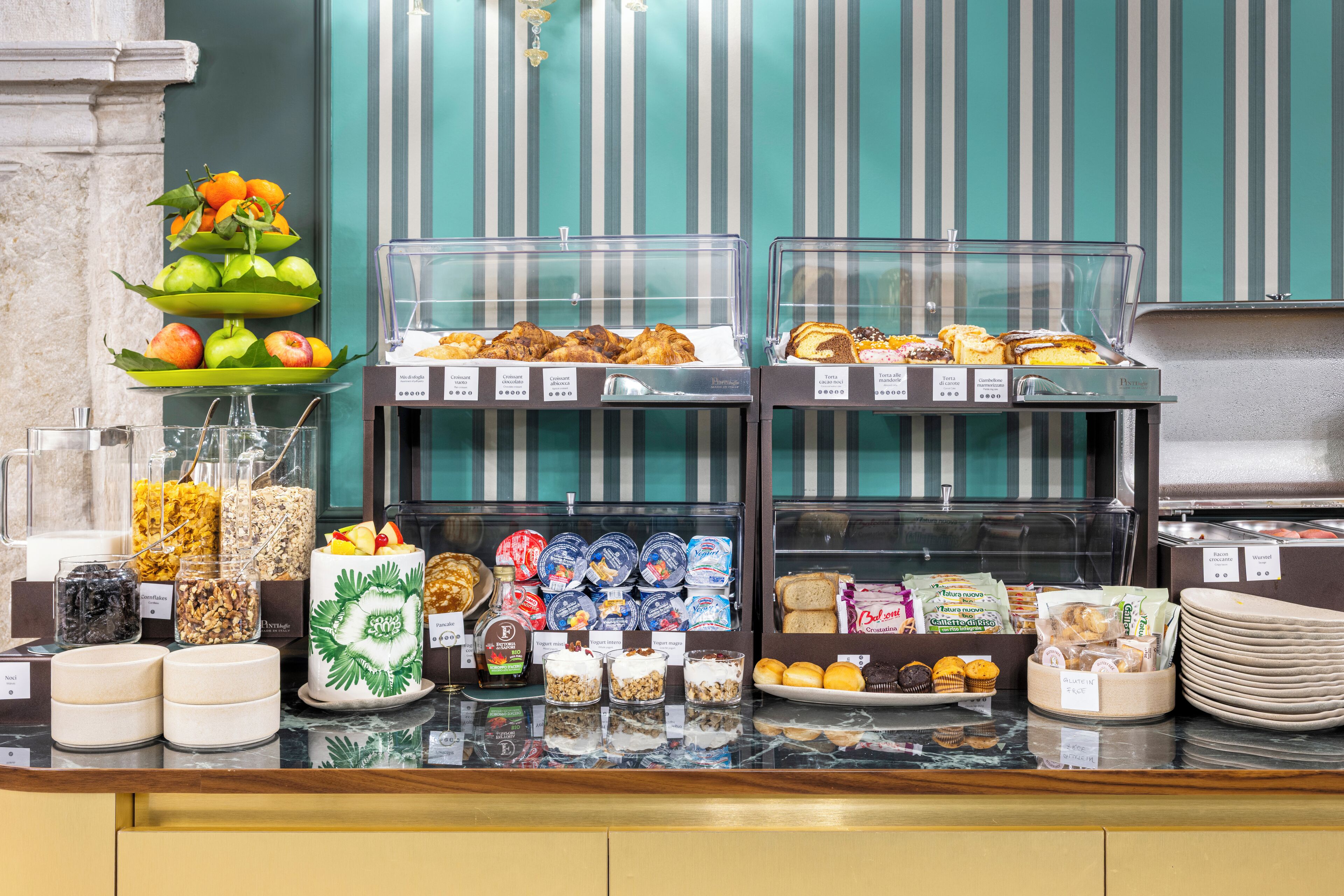 Frokostbuffé hver dag (EUR 18 per person)