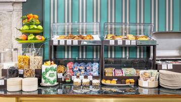 Frokostbuffé hver dag (EUR 18 per person)