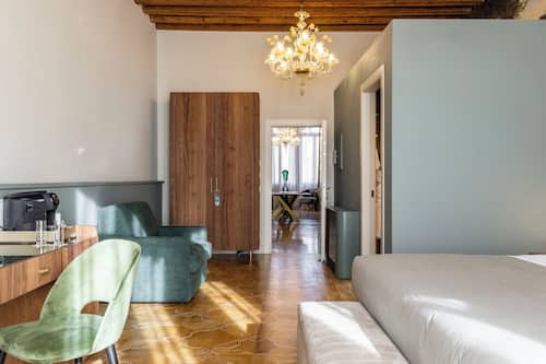 Suite Open Space