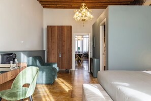 Suite Open Space | Minibar, in-room safe, desk, laptop workspace - Hotel Villa Viridia (Venice)