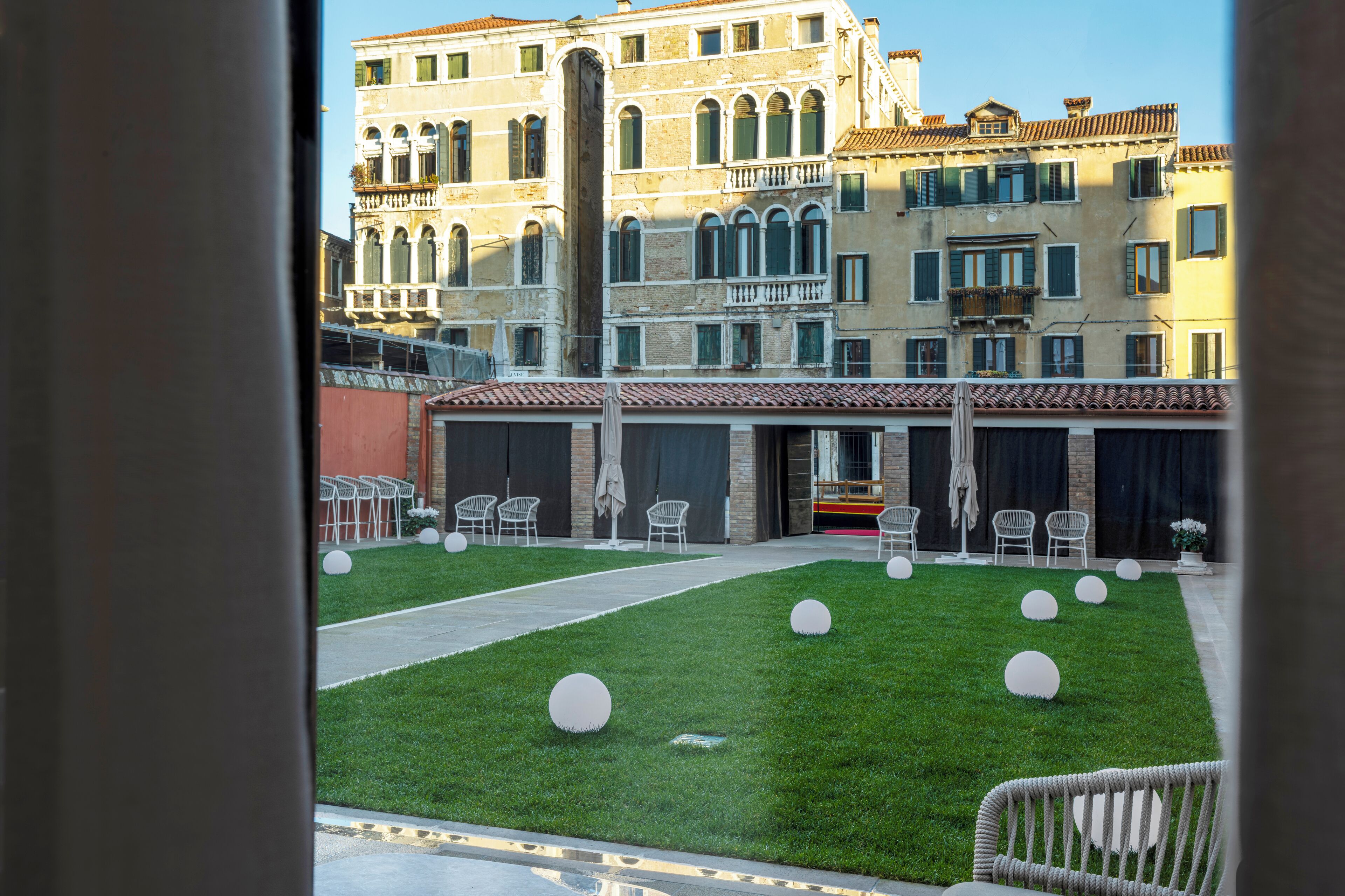 Classic-Doppel- oder -Zweibettzimmer | Minibar, Zimmersafe, Schreibtisch, laptopgeeigneter Arbeitsplatz