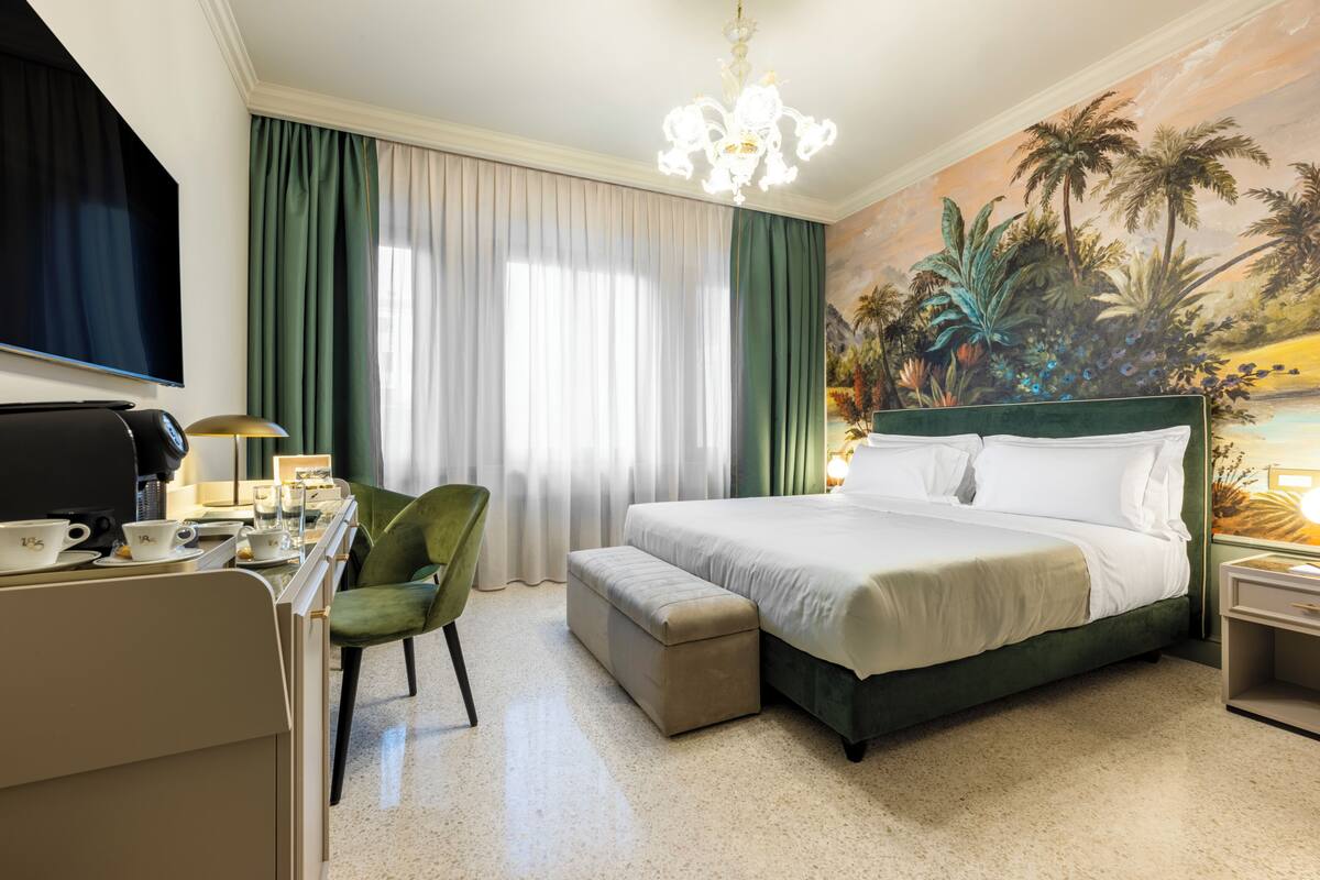 Deluxe Double or Twin Room | Hypo-allergenic bedding, minibar, in-room safe, desk