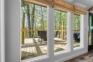 Terrace/patio - Cool cabin with AC in Johnson City-The Trapper Shack (Johnson City)