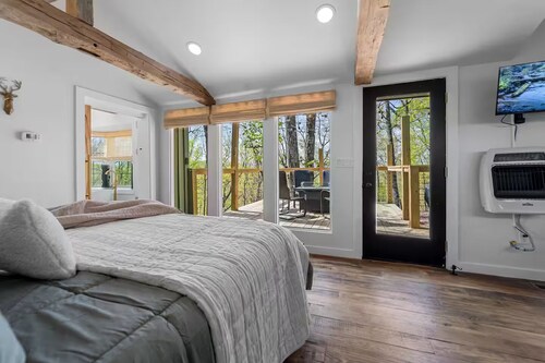 Hidden Mountain Top Cabin in Serene setting-The Trapper Shack