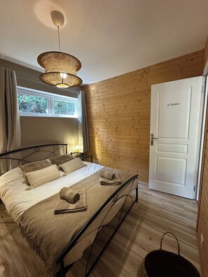 3 chambres, fer et planche à repasser, accès Internet, draps fournis