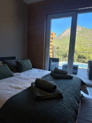 3 chambres, fer et planche à repasser, accès Internet, draps fournis