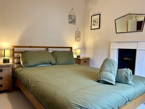 1 bedroom, travel cot, free WiFi, bed sheets