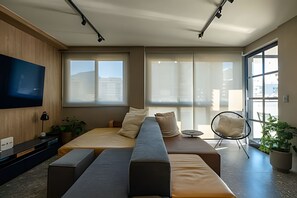 Living area - Gávea | 1 quarto, vista Cristo, prédio com infra - por Casapē Rio (Rio de Janeiro)