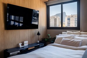Apartament | Caixa forta a l'habitació, cortines opaques i planxa i posts de planxar 