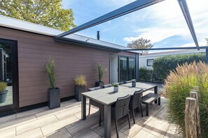 Outdoor dining - Chalet Julianahoeve Beachhouse Renesse 2645 (Renesse)