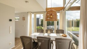 Dining - Zonnedorp Kavel 10 Renesse | Villa near the Beach & with Spacious Garden (Renesse)