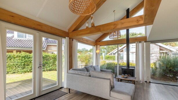 TV, fireplace - Zonnedorp Kavel 10 Renesse | Villa near the Beach & with Spacious Garden (Renesse)