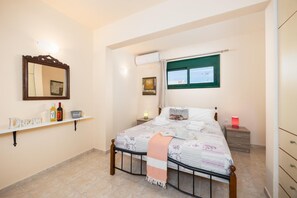 4 habitaciones, tabla de planchar con plancha, wifi y ropa de cama 
