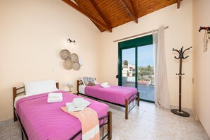 4 bedrooms, iron/ironing board, WiFi, bed sheets