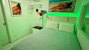 2 habitaciones, tabla de planchar con plancha, wifi y ropa de cama