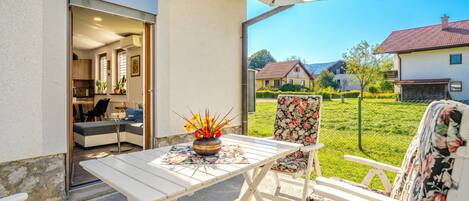 Familienapartment, Mehrere Schlafzimmer (Weiss Sport & Relax Apartment) | Speisen im Freien
