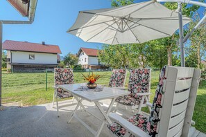 Outdoor dining - Weiss Sport & Relax Apartment (Rečica ob Savinji)