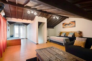 Iron/ironing board, WiFi, bed sheets - Room 'Lagoa' with Sea View, Private Terrace and Wi-Fi (Lagoa)