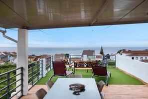 Outdoor dining - Room 'Lagoa' with Sea View, Private Terrace and Wi-Fi (Lagoa)