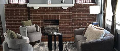 Smart TV, chimenea, videoteca