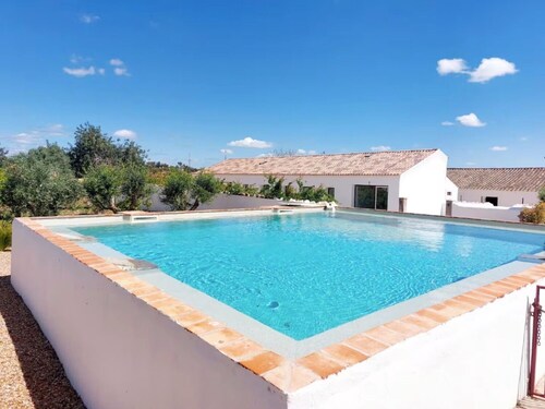 Maison de campagne 'Quinta Do Alvisquer' avec piscine partagée, Wi-Fi et climatisation