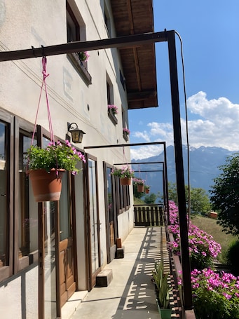 Exterior detail. Apartment 'Pointa Neira' with Mountain View, Shared Garden and Wi-Fi