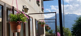 Appartement 'Pointa Neira' avec vue montagne, jardin commun et Wi-Fi