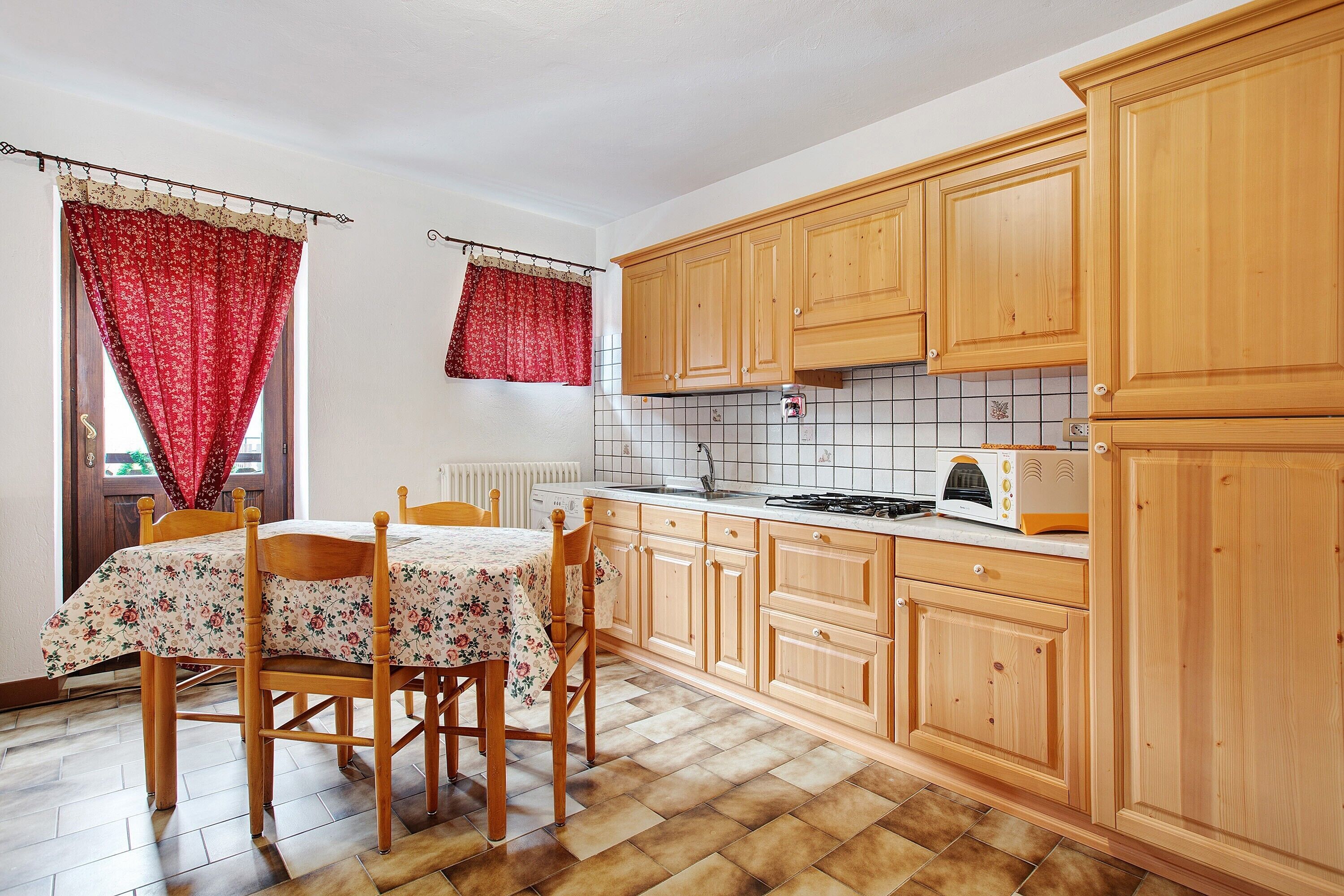 ثلاجة، فرن، موقد طهي مسطح، مستلزمات طهي/أطباق/أوعية