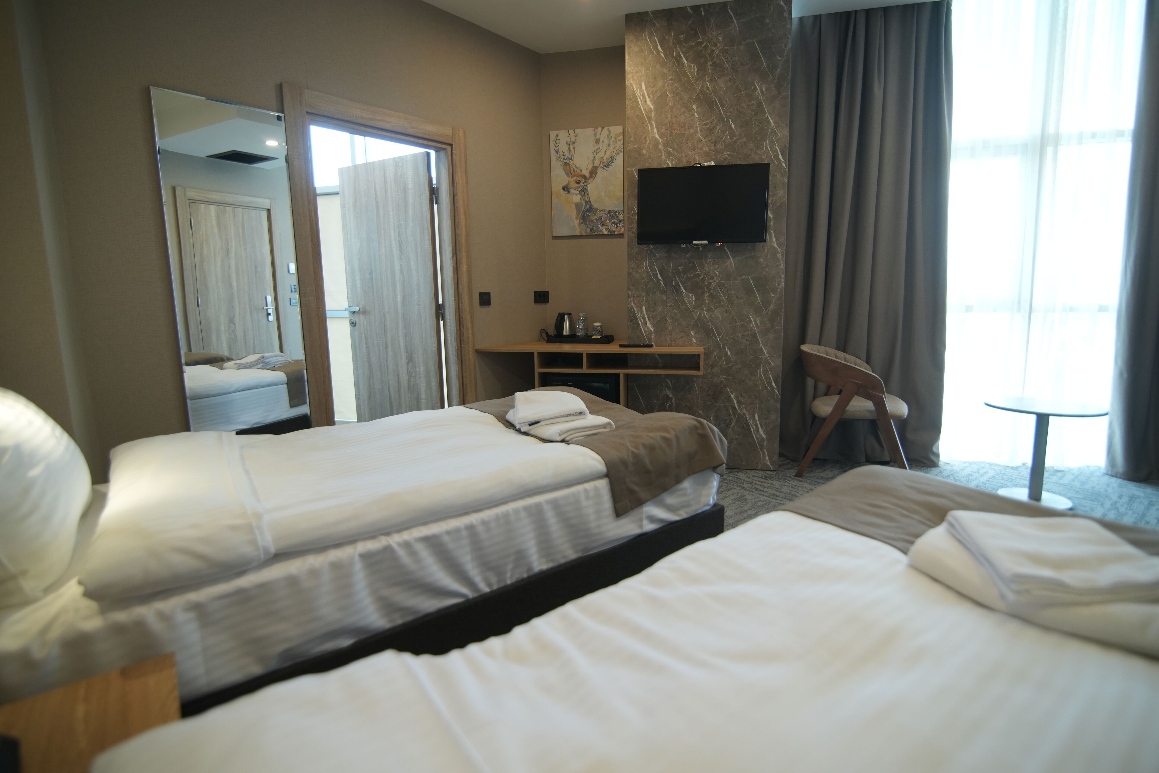 Twin Room, City View | Premium bedding, pillowtop beds, minibar, in-room safe
