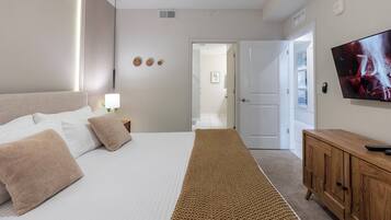 Travel crib, WiFi, bed sheets, wheelchair access