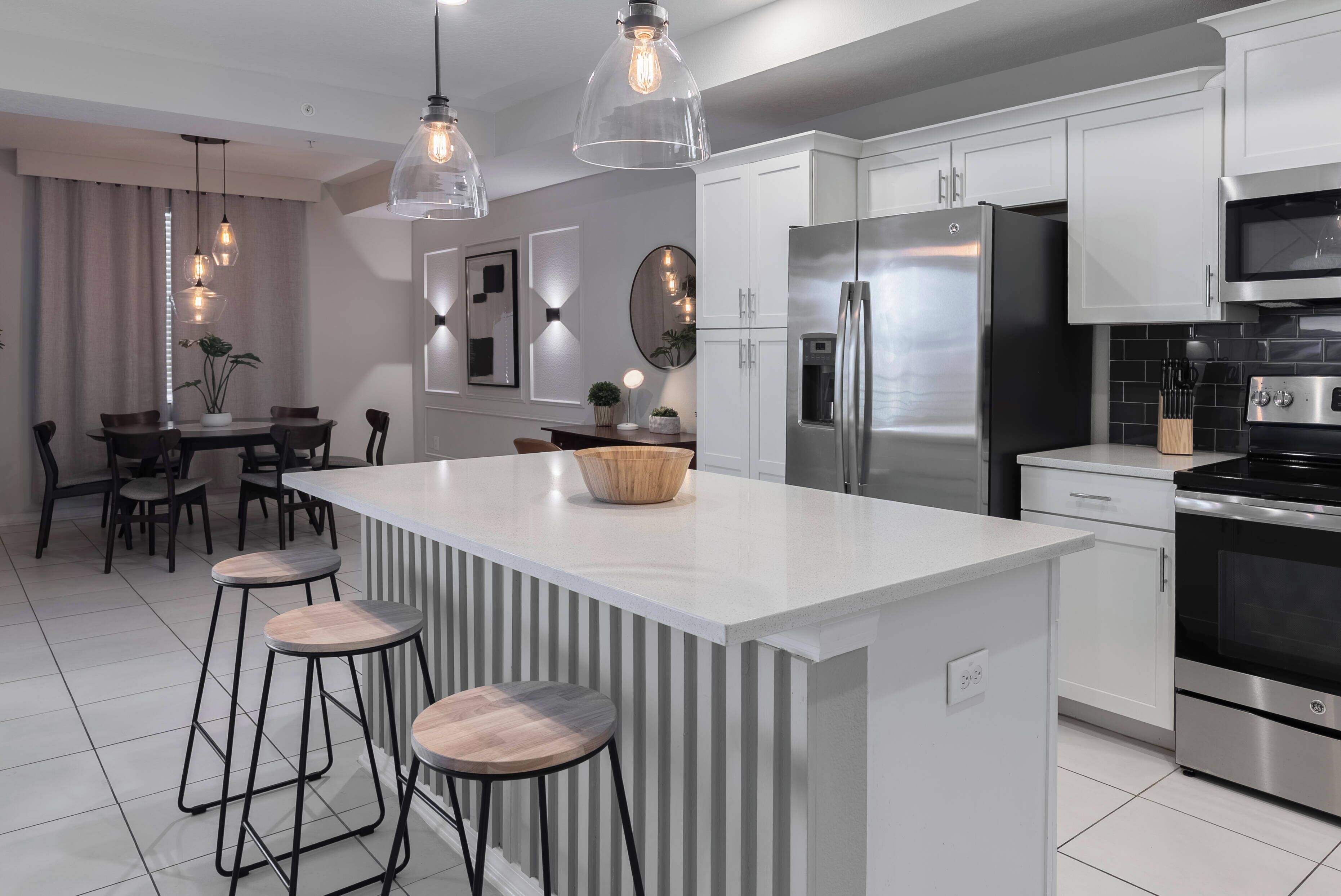 Refrigerador, microondas, horno y parrilla de estufa 