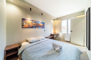 1 chambre, fer et planche à repasser, accès Internet, draps fournis