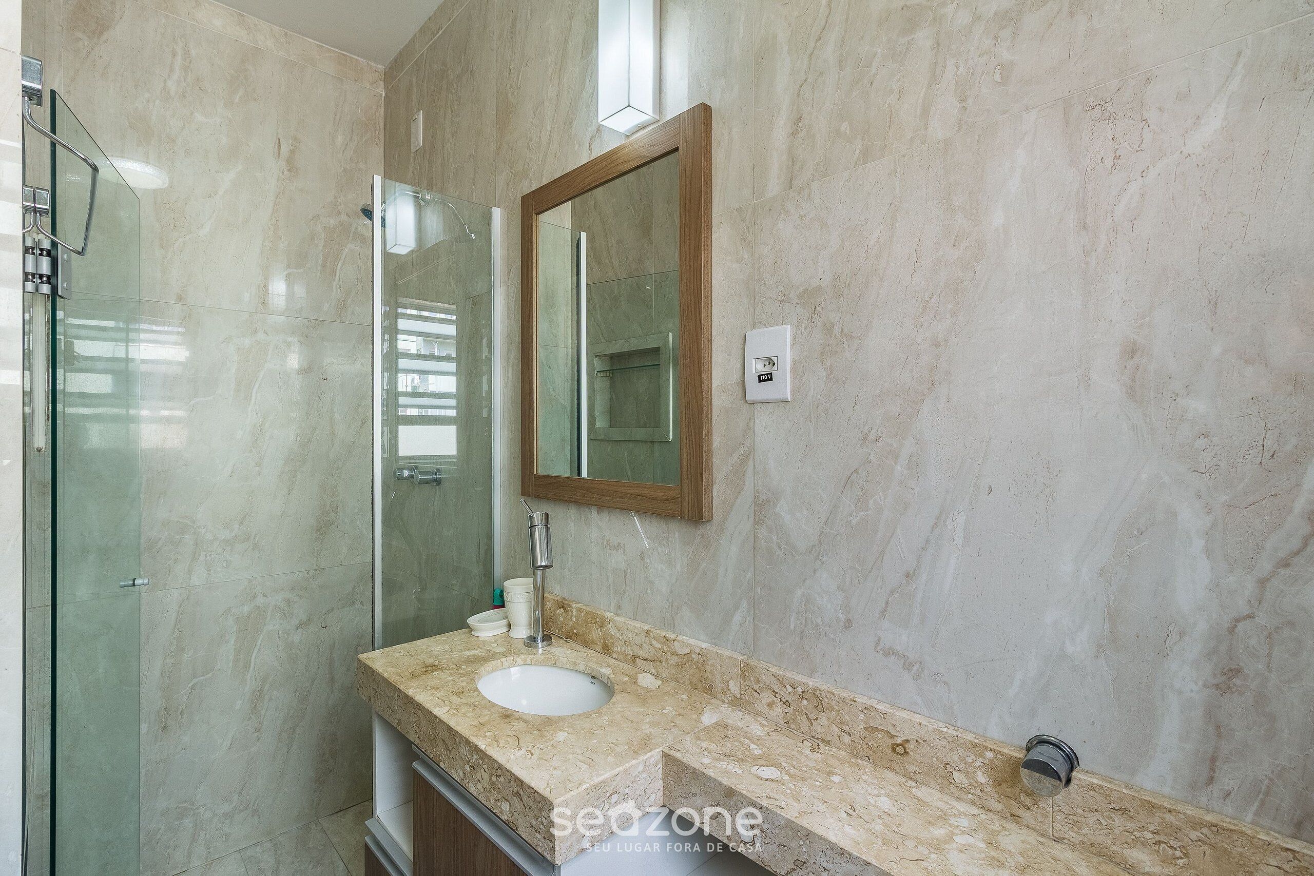 Apartamento básico | Banheiro | Chuveiro 