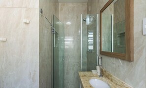 Basic Apartment | Bathroom - Studios in the Historic Center of POA - Elss (Porto Alegre)