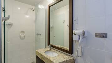 Basic Apartment | Bathroom